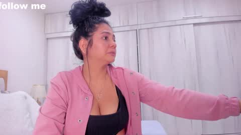 Snapshot of paolaa_rodriguez chatting on 02.01.25 Paola online show from 02.01.25