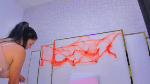 Snapshot of paolaa_rodriguez chatting on 10.25.25 Paola online show from 10.25.25