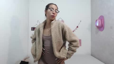 Paola online show from 02.12.25