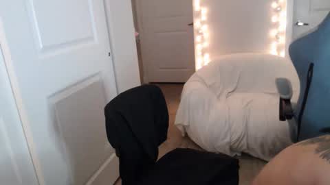 Snapshot of papijakey chatting on 02.13.26 -- New Videos Down Below online show from 02.13.26