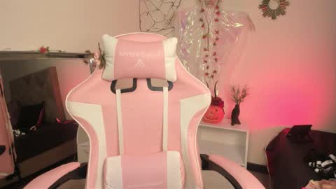 Snapshot of paprik_ chatting on 10.15.25 Paprika online show from 10.15.25