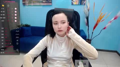 Snapshot of paradox_666_ chatting on 01.17.25 Louise online show from 01.17.25