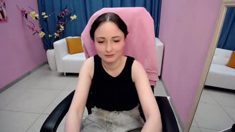 Snapshot of paradox_666_ chatting on 03.05.25 Louise online show from 03.05.25