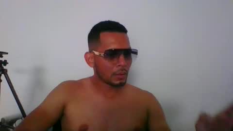parejalatina15 online show from 10.04.25