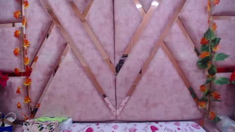 Snapshot of paris_petit chatting on 09.10.25 paris petit online show from 09.10.25