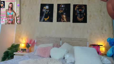 Paris online show from 03.04.25