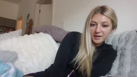 parisbaby2000 online show from 09.12.25