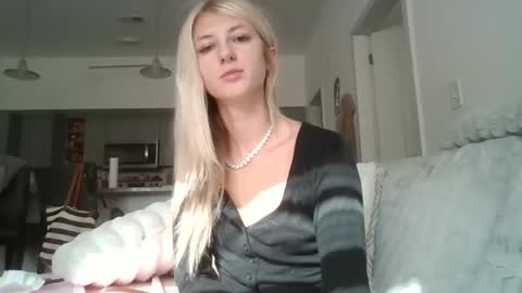 parisbaby2000 online show from 10.02.25