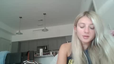 parisbaby2000 online show from 10.27.25