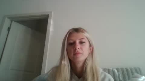 parisbaby2000 online show from 11.04.25