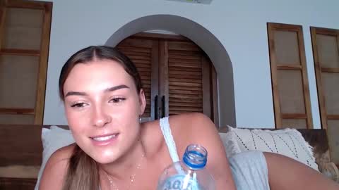 Snapshot of parisbabyxox chatting on 12.18.24 ParisBabyxox online show from 12.18.24