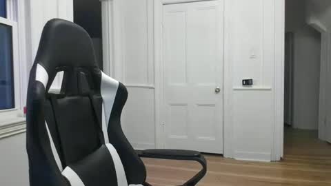 Snapshot of paul9333 chatting on 12.17.24 shy online show from 12.17.24