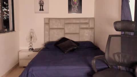 Snapshot of paul_roger chatting on 10.07.25 PAUL ROGER online show from 10.07.25