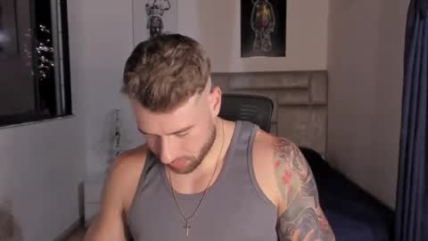 Snapshot of paul_roger chatting on 10.28.25 PAUL ROGER online show from 10.28.25