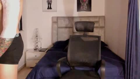 Snapshot of paul_roger chatting on 10.29.25 PAUL ROGER online show from 10.29.25