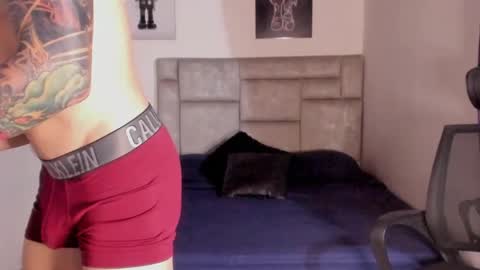 Snapshot of paul_roger chatting on 11.06.25 PAUL ROGER online show from 11.06.25