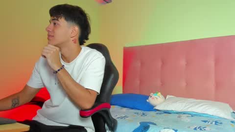 Snapshot of paul_sexycock chatting on 01.25.25 paul_sexycock online show from 01.25.25