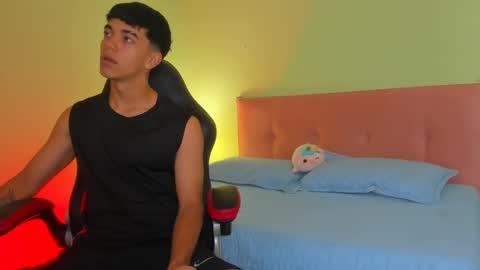 Snapshot of paul_sexycock chatting on 02.04.25 paul_sexycock online show from 02.04.25