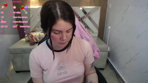 Snapshot of paula_b_ chatting on 10.03.25 Paula online show from 10.03.25