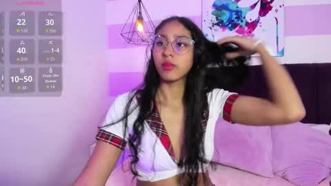 Snapshot of paulacastilla chatting on 10.11.25 Pau online show from 10.11.25