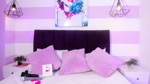 Snapshot of paulacastilla chatting on 10.13.25 Pau online show from 10.13.25