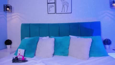 Snapshot of paulacastilla chatting on 11.06.25 Pau online show from 11.06.25