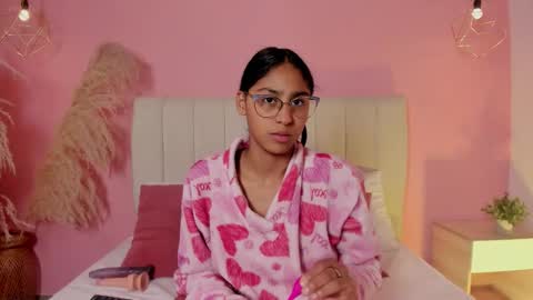 Snapshot of paulacastilla chatting on 11.07.25 Pau online show from 11.07.25