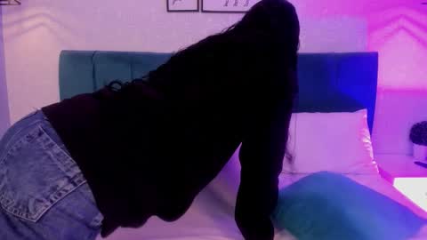 Snapshot of paulacastilla chatting on 11.13.25 Pau online show from 11.13.25