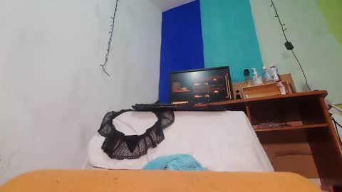 Snapshot of paulavaltina21 chatting on 12.19.24 PAULA VALENTINA online show from 12.19.24