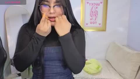 Live 800am 200pm COLOMBIAN HOUR online show from 12.20.25