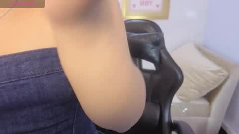 Live 800am 200pm COLOMBIAN HOUR online show from 02.05.26