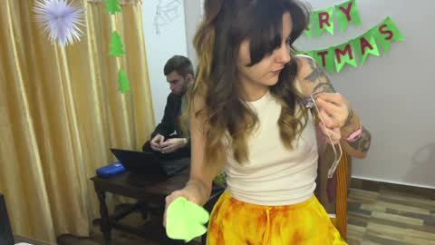 Isla  Chase online show from 12.20.24