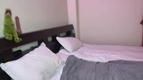 Isla  Chase online show from 02.23.25