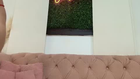 Snapshot of paulina_saruma chatting on 10.19.25 PAU online show from 10.19.25