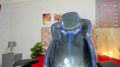 Snapshot of paulinasaeenz chatting on 11.04.25 PaulinaSaennz online show from 11.04.25