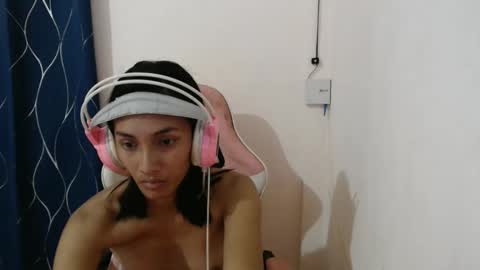 Snapshot of pauline_09102004 chatting on 02.14.25 pauline_09102004 online show from 02.14.25