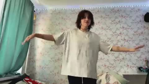 Snapshot of paulitabetenson chatting on 06.20.26 lilyyyyy online show from 06.20.26