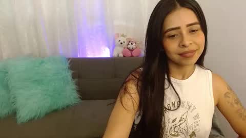 Snapshot of pauliv chatting on 12.01.25 Paulina online show from 12.01.25