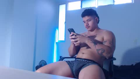 Snapshot of paulo_allen chatting on 11.05.25 Paulo online show from 11.05.25