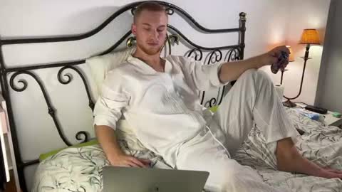 Snapshot of pavelrey chatting on 06.16.26 Pavel online show from 06.16.26