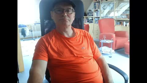 Snapshot of pavlovsdog2006 chatting on 06.08.26 Pavlov aka Peter online show from 06.08.26