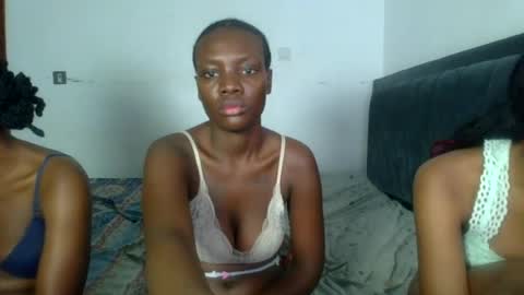 Snapshot of peach_ebonny chatting on 06.27.26 peach_ebonny online show from 06.27.26
