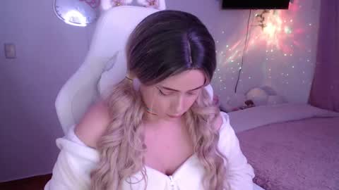 peacherry_ online show from 03.12.25