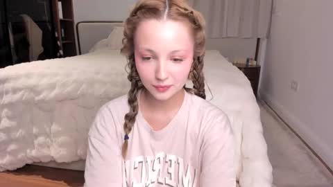 Snapshot of peachvibes chatting on 11.26.25 Lili online show from 11.26.25