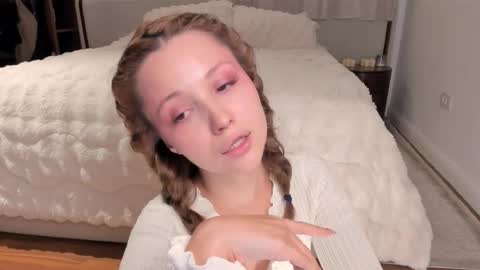 Snapshot of peachvibes chatting on 12.03.25 Lili online show from 12.03.25