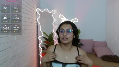 Snapshot of peachy_tay chatting on 10.22.25 peachy_tay online show from 10.22.25