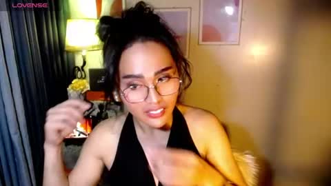 Snapshot of peakaboo_xx chatting on 06.17.26 Angel Creamdensada online show from 06.17.26