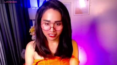 Snapshot of peakaboo_xx chatting on 07.18.26 Angel Creamdensada online show from 07.18.26
