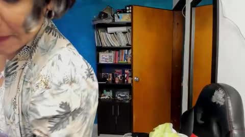 Tangerine Penaut online show from 10.08.25