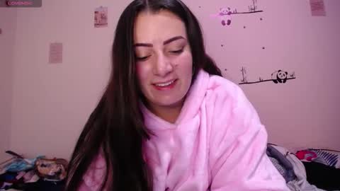 Snapshot of pearl_3 chatting on 10.15.25 Pearl online show from 10.15.25